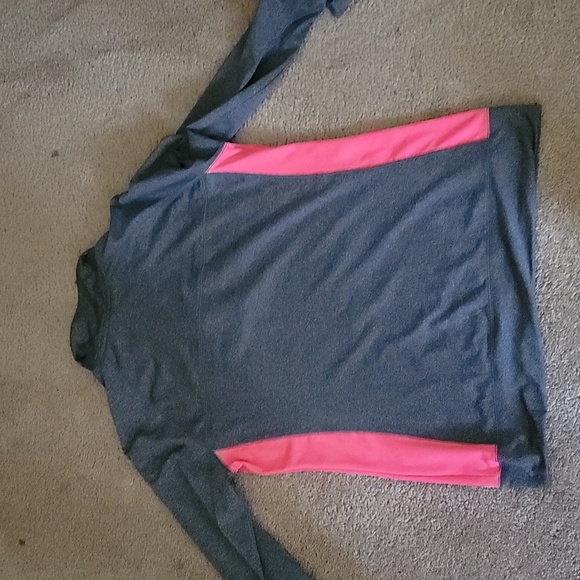 4 Pink Tops - Picture 2 of 15